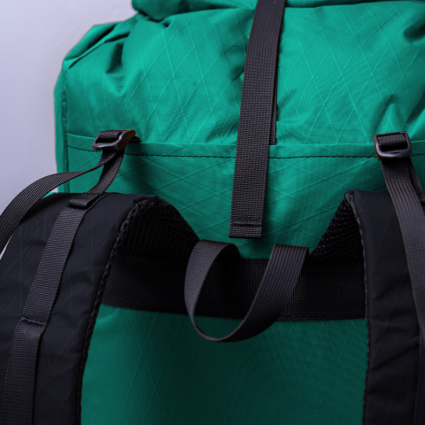 Triple Crown (cadmium green) Triple Crown (cadmium green)