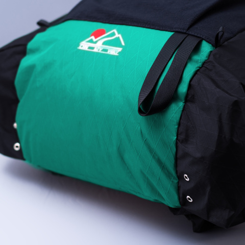 Triple Crown (cadmium green) Triple Crown (cadmium green)