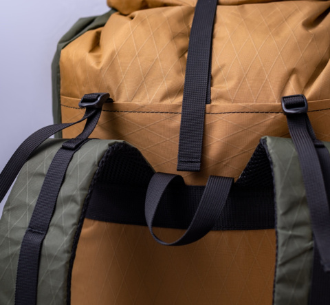 Triple Crown (coyote brown & dark green) Triple Crown (coyote brown & dark green)