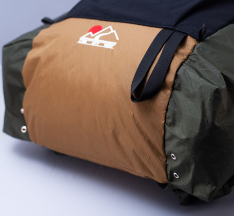 Triple Crown (coyote brown & dark green) Triple Crown (coyote brown & dark green)